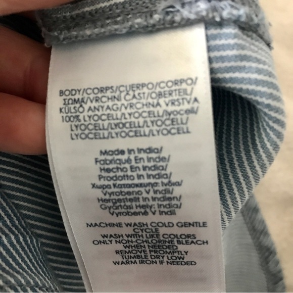 Chaps size M long sleeve button up shirt blue/white small stripe - Picture 8 of 8